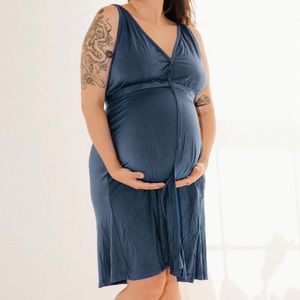 Lila juliet labor gown - in midnight blue